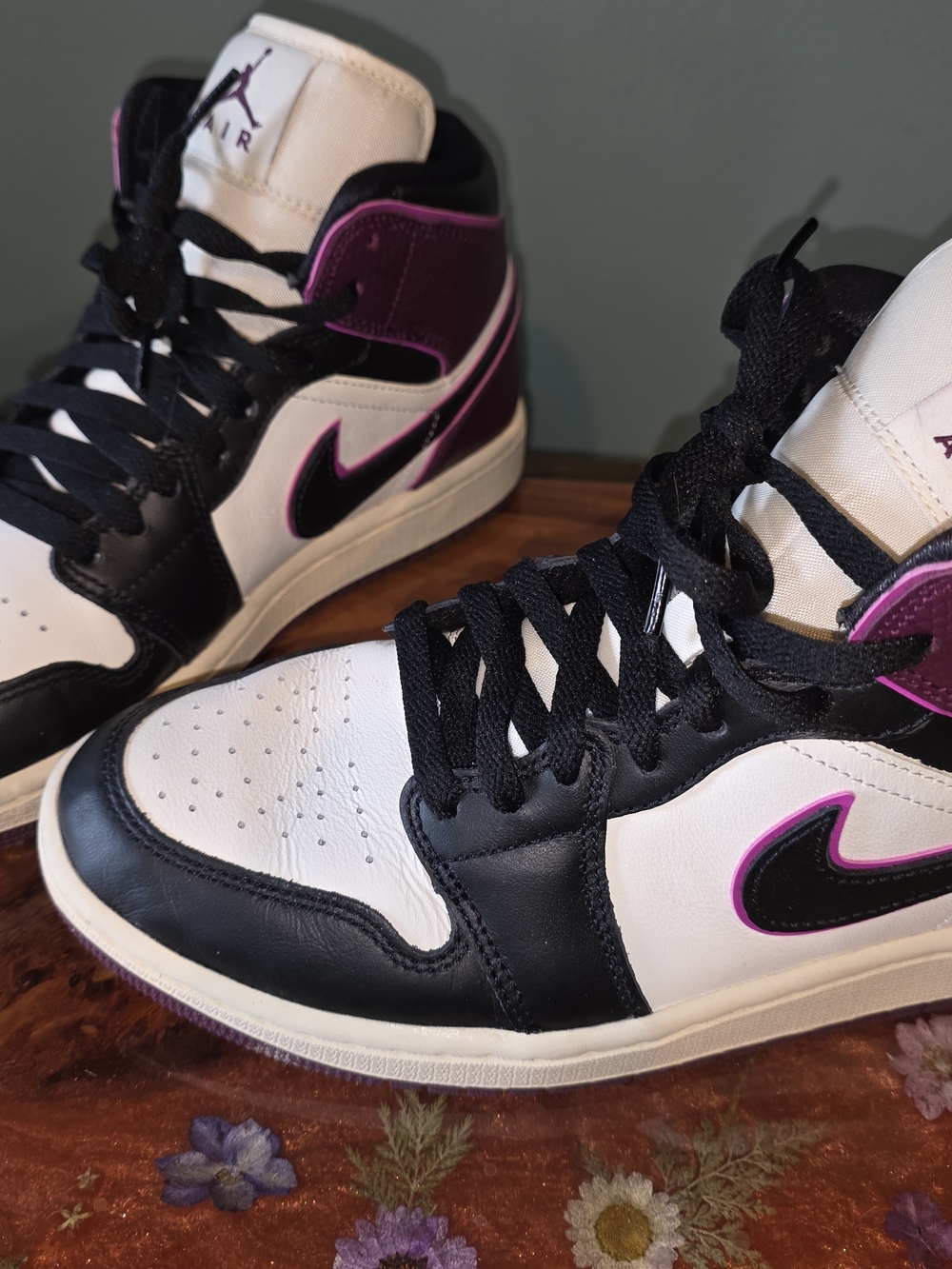 Jordan Sneakers - White / Black / Purple (Pink Accent)